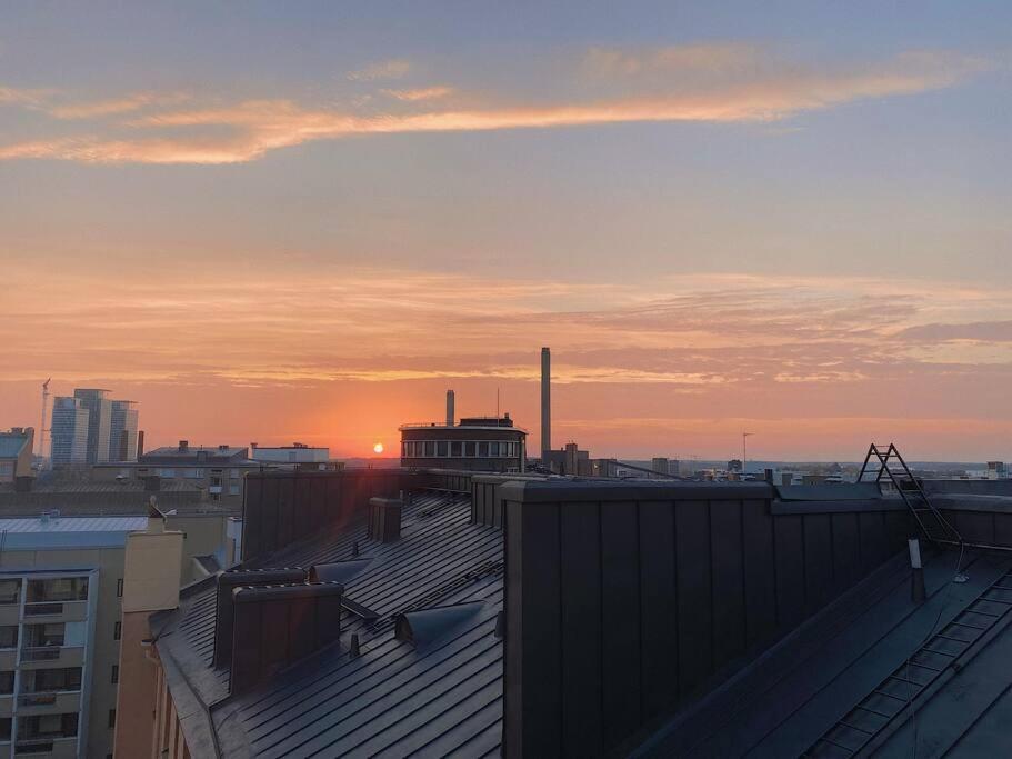 Urban Penthouse Next To Metro With City Views Helsinki Esterno foto