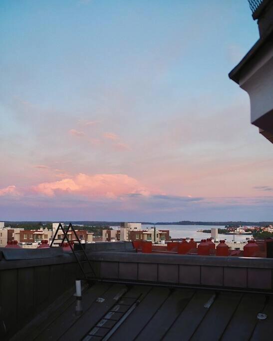 Urban Penthouse Next To Metro With City Views Helsinki Esterno foto